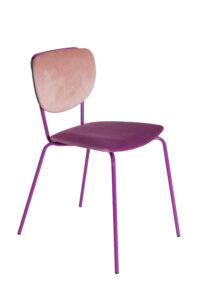 Permite combinar 3 tipos de tapizados diferentes en una misma silla.
